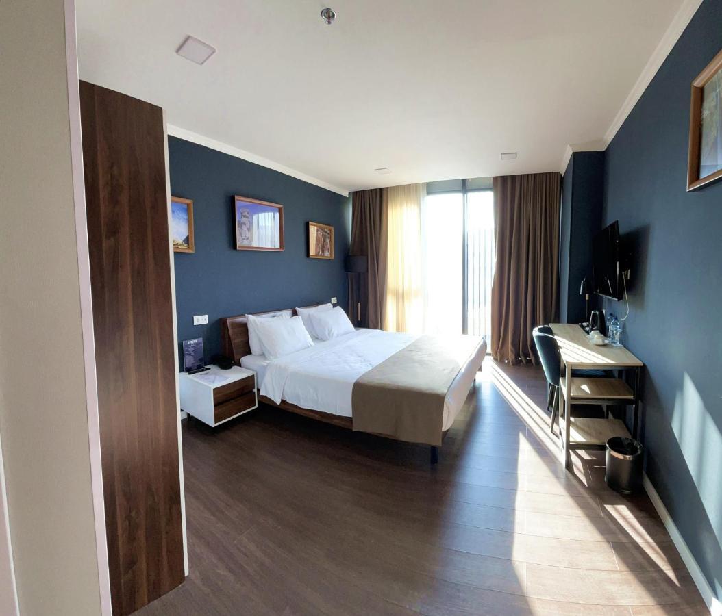 Bricks Hotel 第比利斯 外观 照片